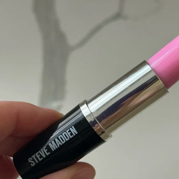 Steve Madden Pink Lipstick Shaped Ink Pen from 2013 (writes in blue ink) - Picture 10 of 10
